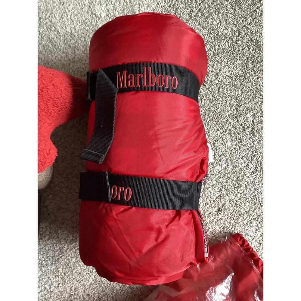 NEW VTG Marlboro Unlimited Red Sleeping Bag 88848 RECTANGULAR 1 Person